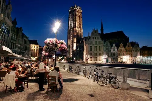 Plaza flandes de noche