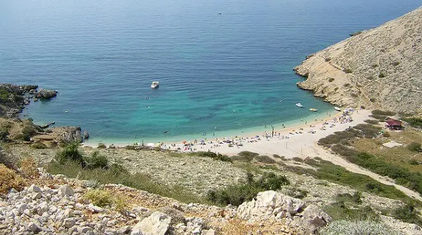 Playa de Stara Baska. Isla de Krk, Croacia Playa de Stara Baska. Isla de Krk, Croacia