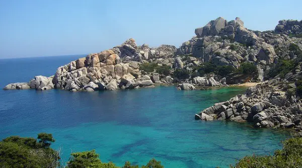 Playas Rena di levante y Rena di Ponente. Capo Testa, Cerdeña, Italia Playas Rena di levante y Rena di Ponente. Capo Testa, Cerdeña, Italia