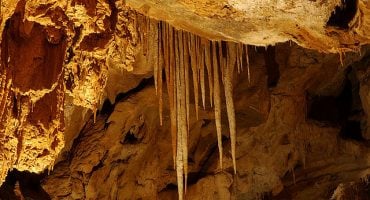¡Descubre las entrañas de Euskadi! Explora minas, cuevas y grutas…
