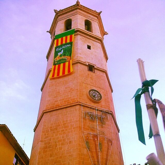 el fadri con la bandera de castellon por magdalena