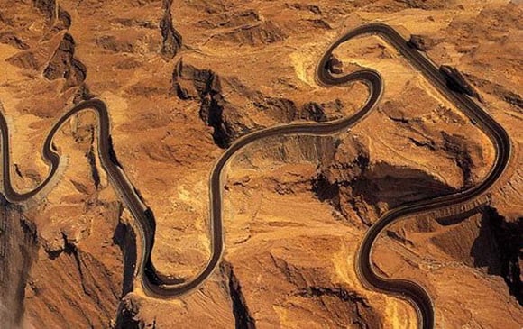 15 carreteras panorámicas para un road trip. The Jebel Hafeet Mountain Road Emiratos Arabes