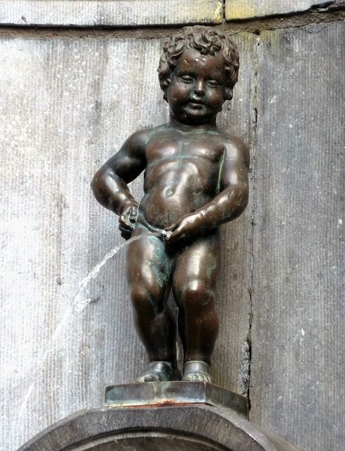 Escultura de Manneken Pis Bruselas