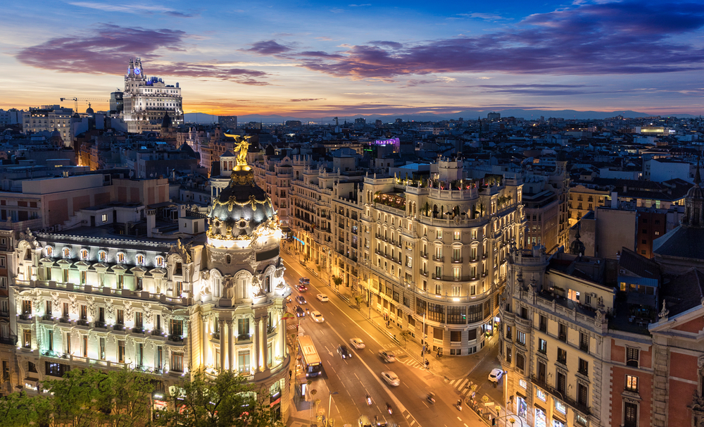 Gran Vía de Madrid de noche