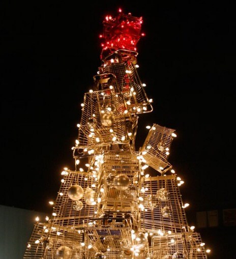 arbol con carros de supermercado