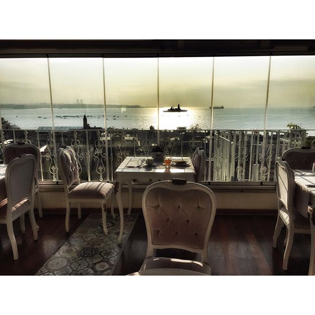 restaurante con vistas al bosforo