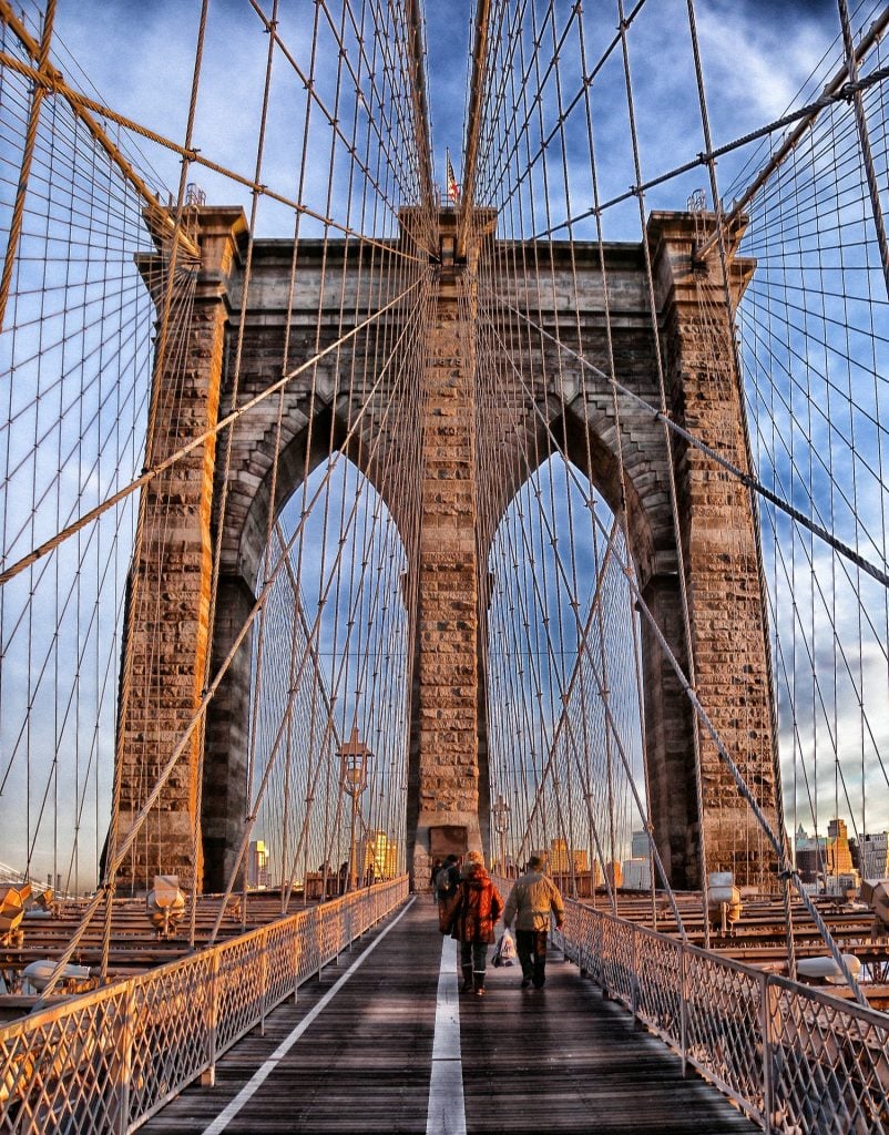 14 lugares perfectos para besar a tu pareja en San Valentín. Puente Brookling