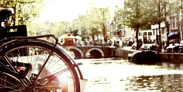 14 lugares perfectos para besar a tu pareja en San Valentín: Canales Amsterdam