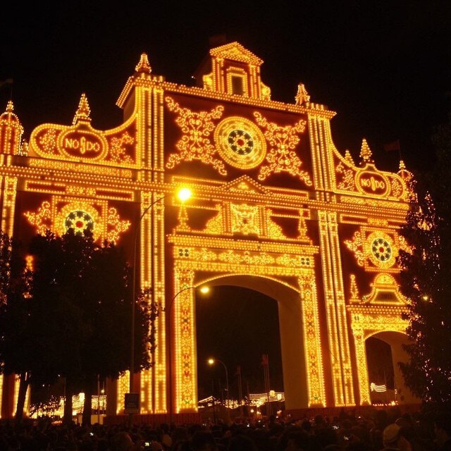 portada de la feria de noche