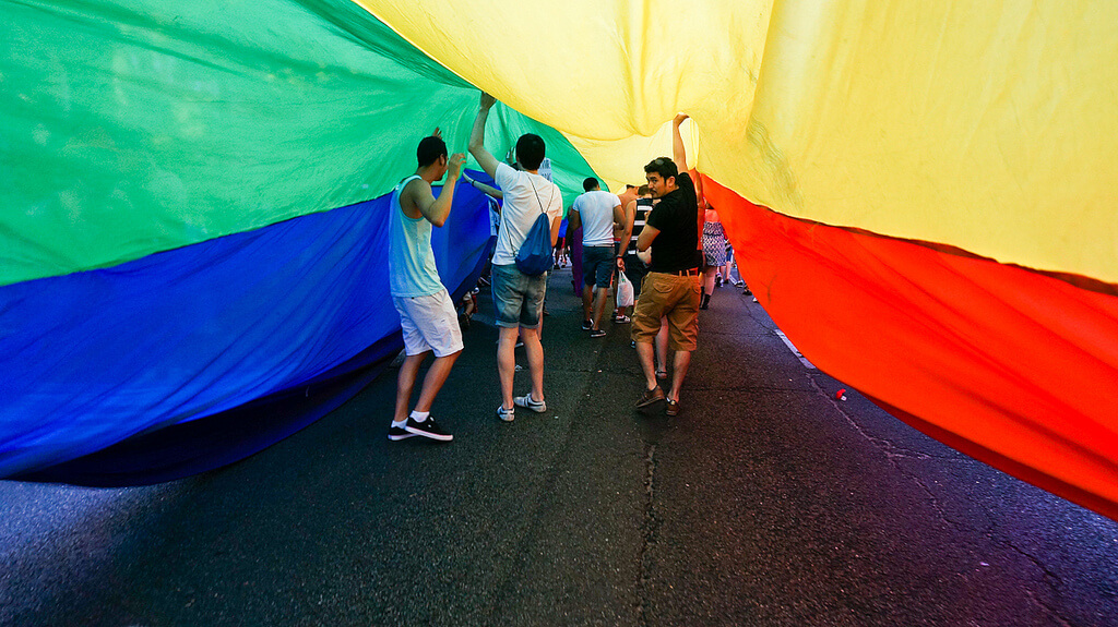 bandera del ogullo gay en Madrid