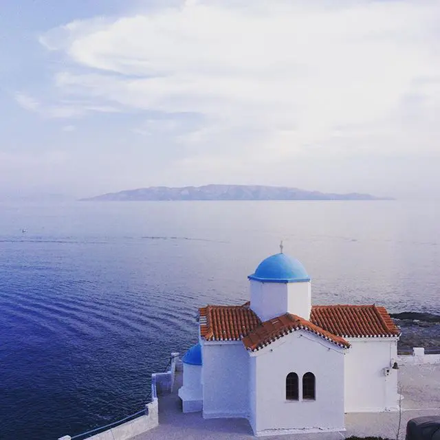 vistas de una iglesia en serifos