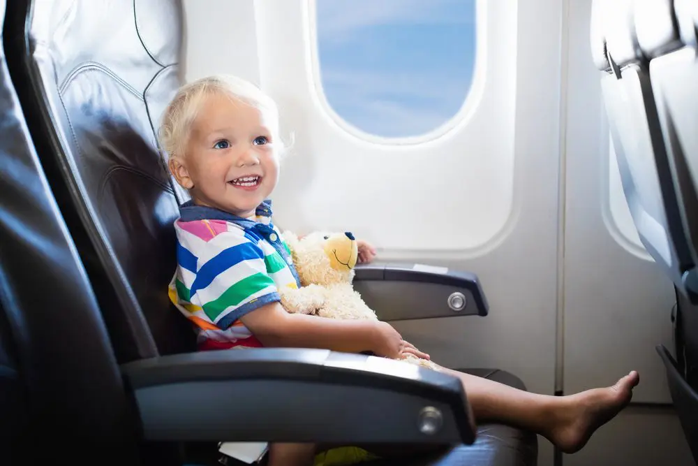 Volar bebés: tarifas normas según la compañía aérea eDreams