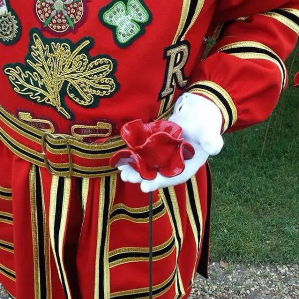 Beefeater con amapola de cerámica