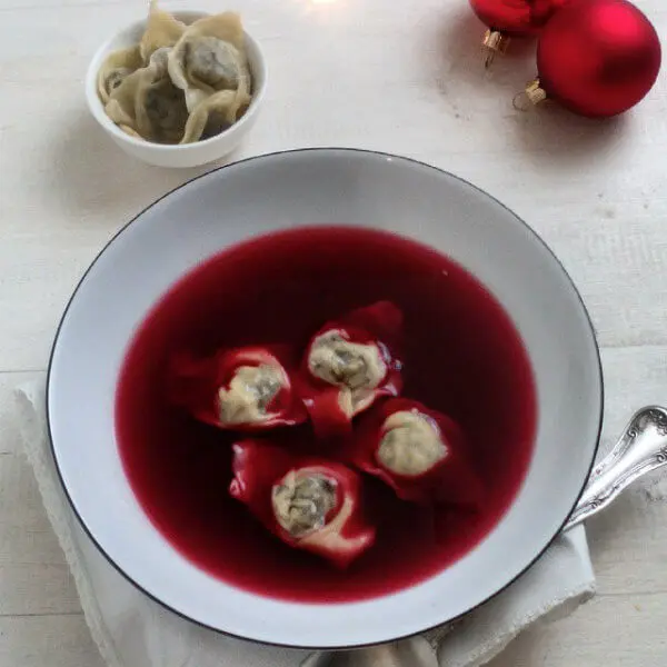 Recetas de Navidad de Polonia: Barszcz con pierogi