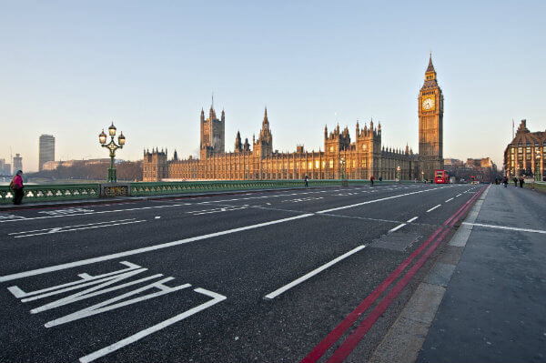 carretera con big ben en Londres