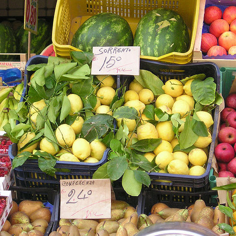 mercado local en napoles