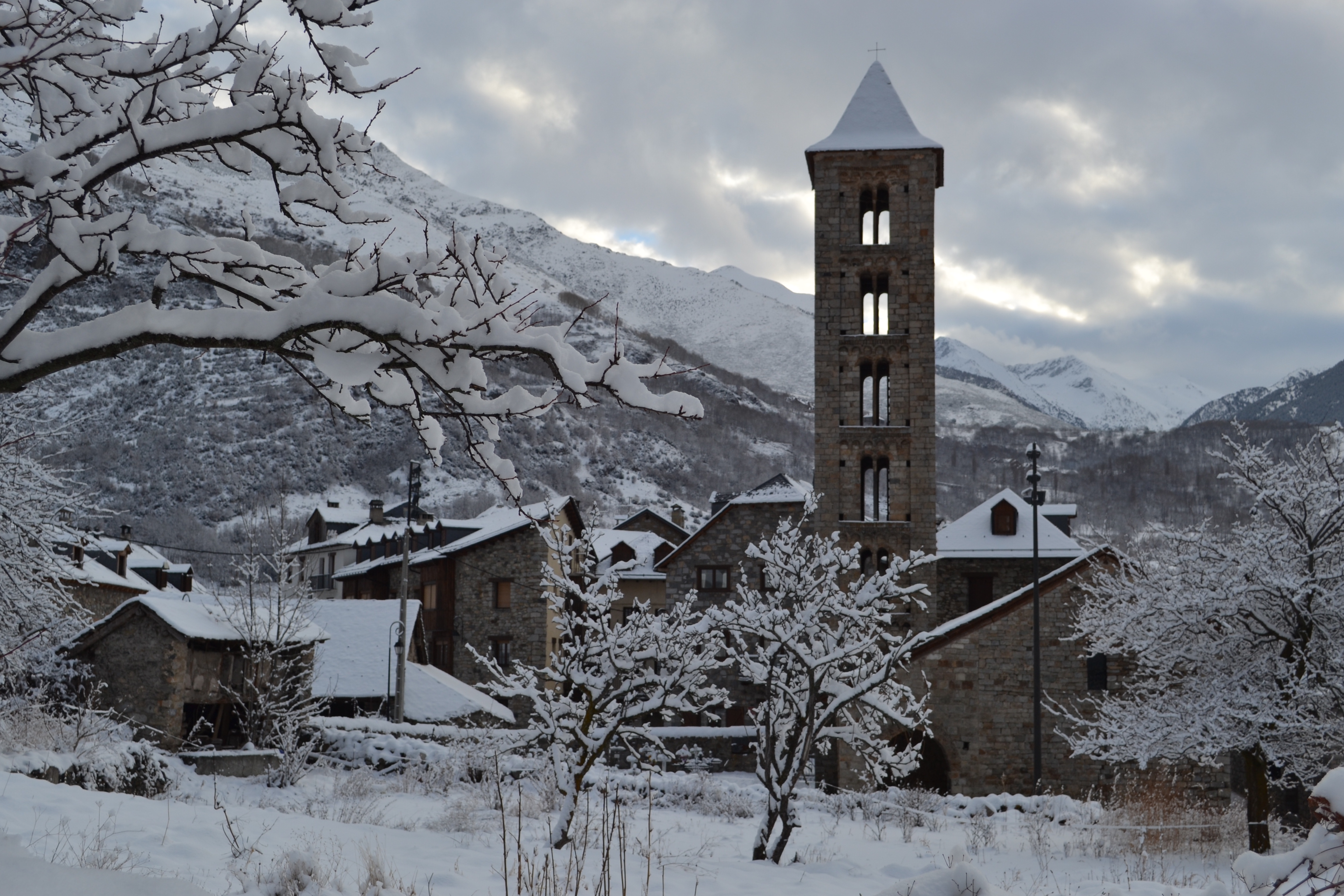 Aternativas originales al esquí - Pirineos de Catalunya. Cultura y Gastronomía