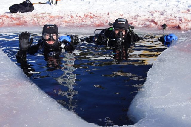 Aternativas originales al esquí - Pirineos de Catalunya. Buceo en el hielo