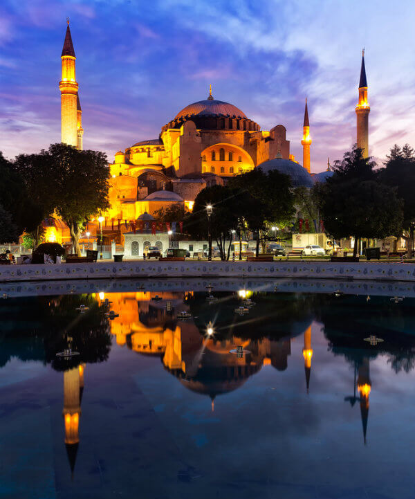 mezquita de noche en estambul, turquia