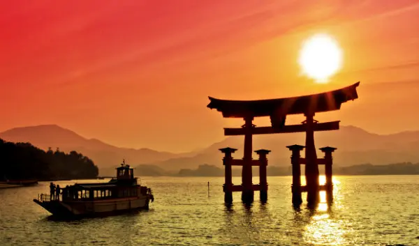 puesta de sol en japón