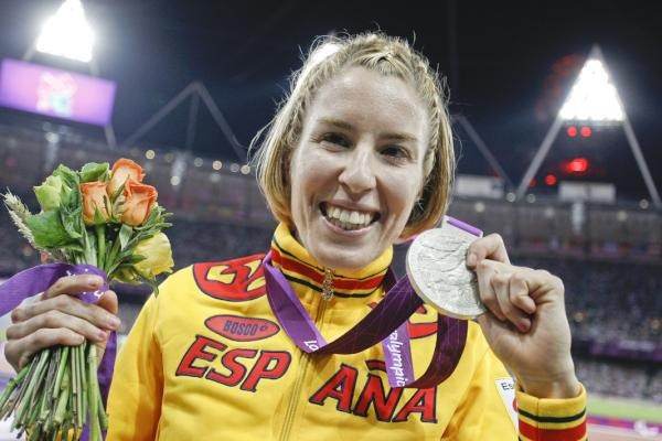 elena congost con la medalla en  los juegos de Londres