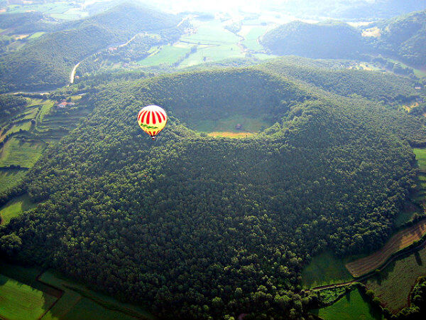 Volcán desde las alturas. Foto de Laureà vía Flickr