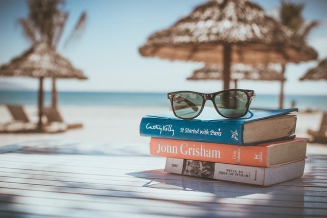 libros en la playa