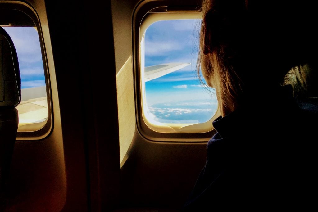 Chica en avión