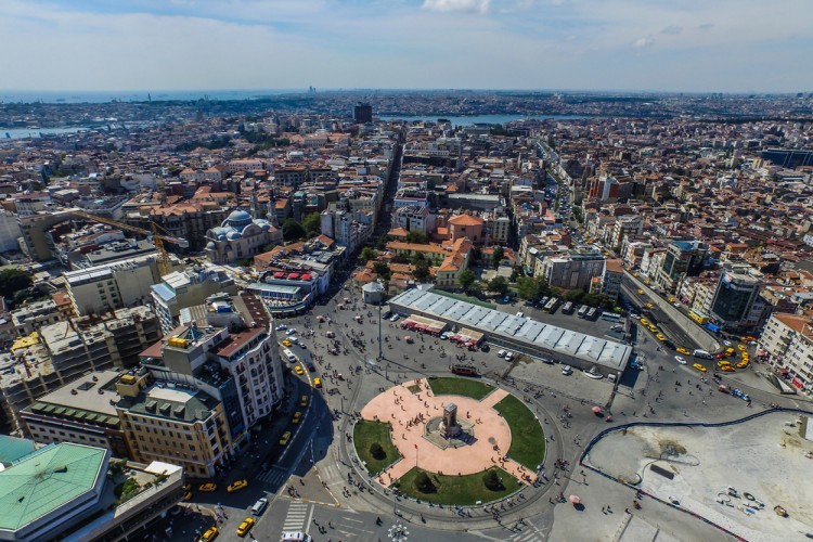 Plaza Taksim, indispensable que visitar en Estambul