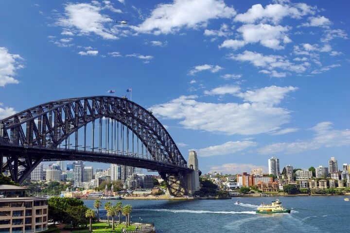 Puente de la Bahía o Harbour Bridge con vistas al centro de Sídney