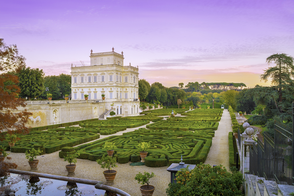 Jardines y casa señorial en el parque de Villa Doria Pamphili, Roma