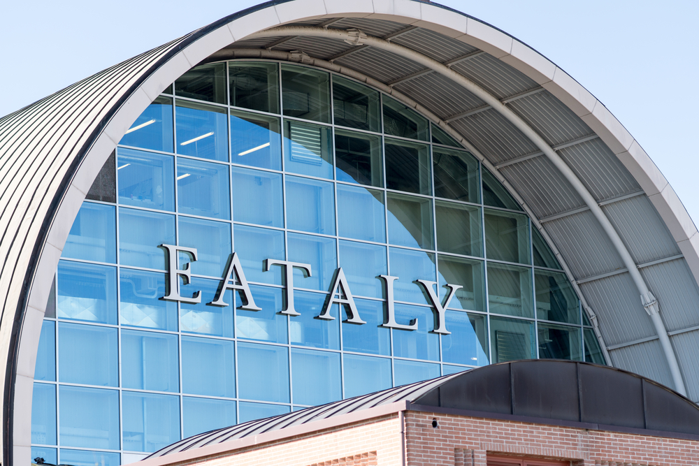 Edificio que alberga Eataly, un complejo de restaurantes en Roma