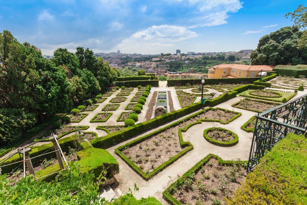 Jardines del Palacio de Cristal de Oporto con vistas a la ciudad y al Duero