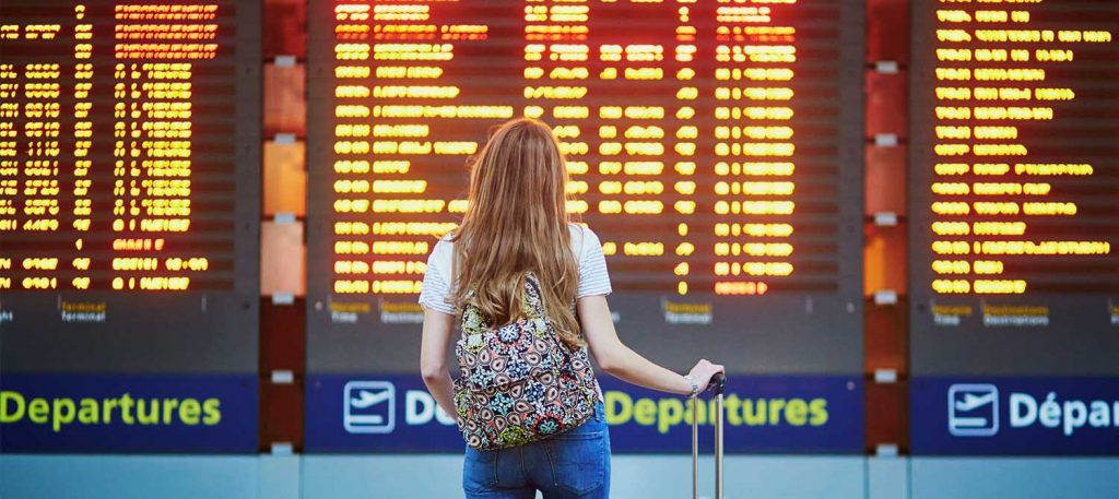 Chica en aeropuerto