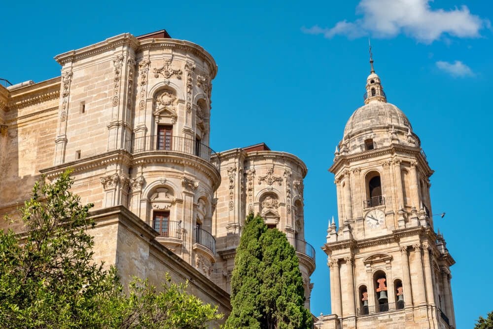 Torre norte de la Catedral de la Encarnación de Málaga, conocida como "la manquita"