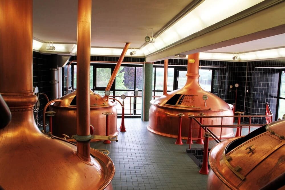Bidones de fermentación de cerveza en la fábrica de Heineken en Ámsterdam