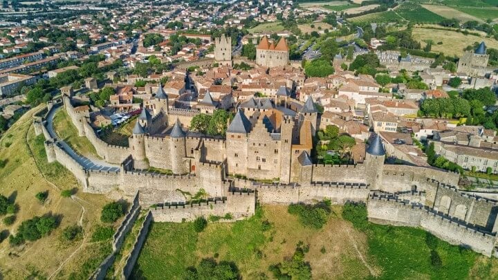 Vista aérea de la Cité medieval de Carcasona y sus murallas