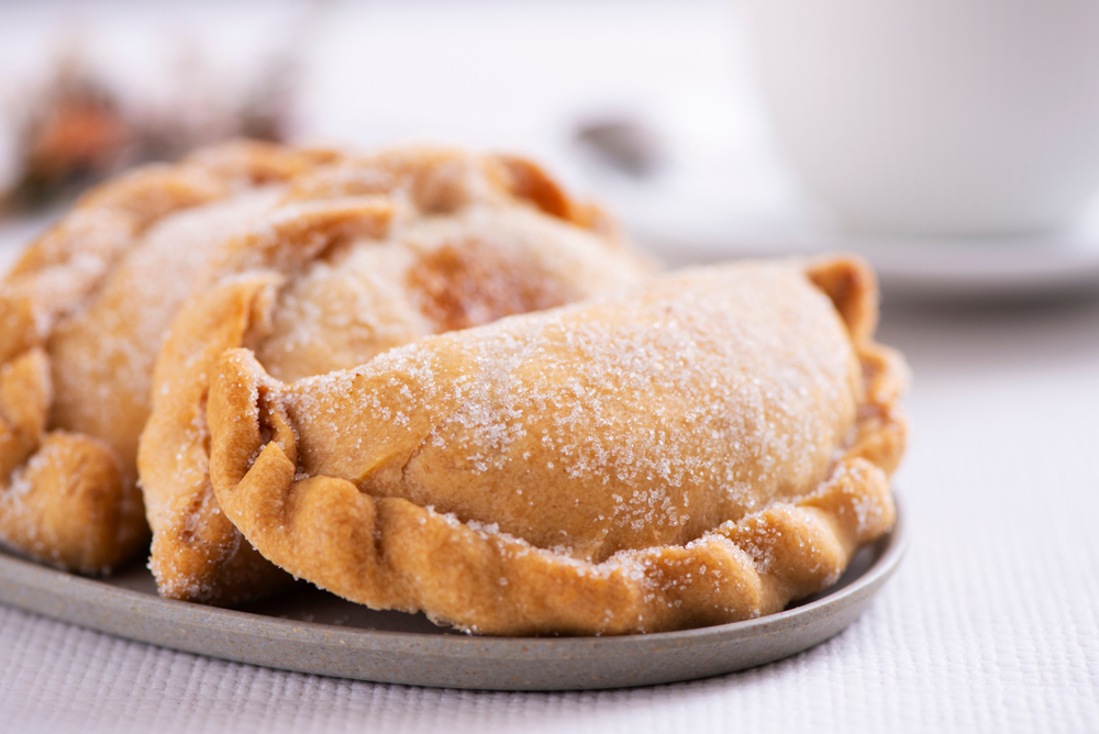 Pastissets, un dulce tradicional de la Comunitat Valenciana. Son unas empanadillas dulces rellenas de cabello de ángel o pasta de calabaza o boniato.