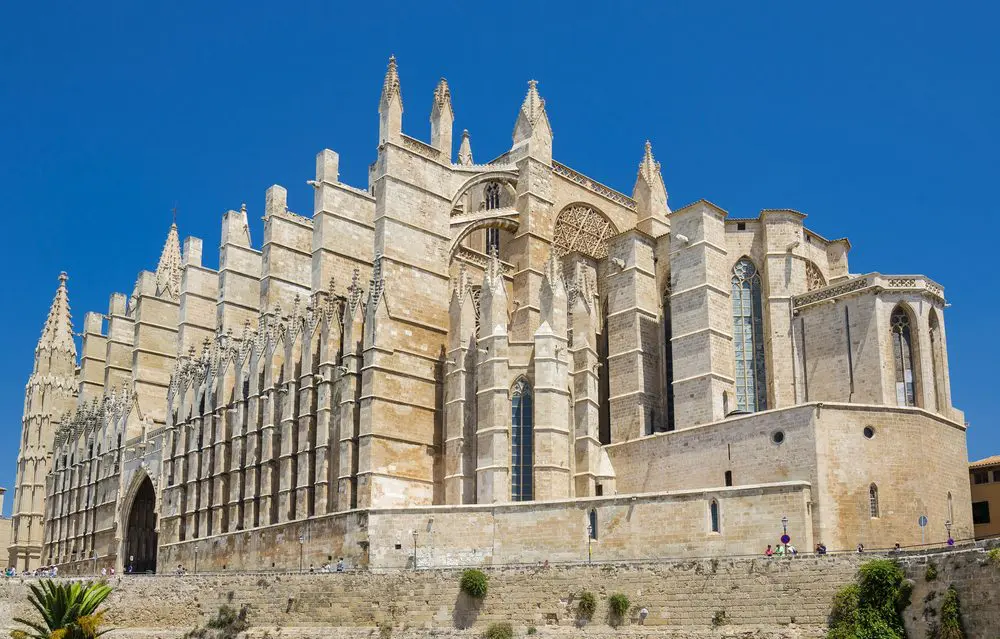 Fachada lateral de la Catedral de Palma de Mallorca, de estilo gótico catalán