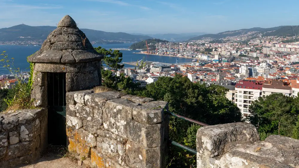 Vistas sobre Vigo desde las murallas del Monte de O Castro