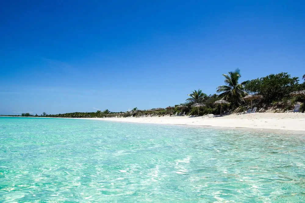 Playa de aguas cristalinas en Cayo Santa María, Cuba