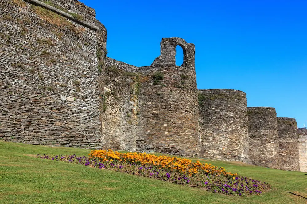 Muralla romana de Lugo, imprescindible que ver en Galicia