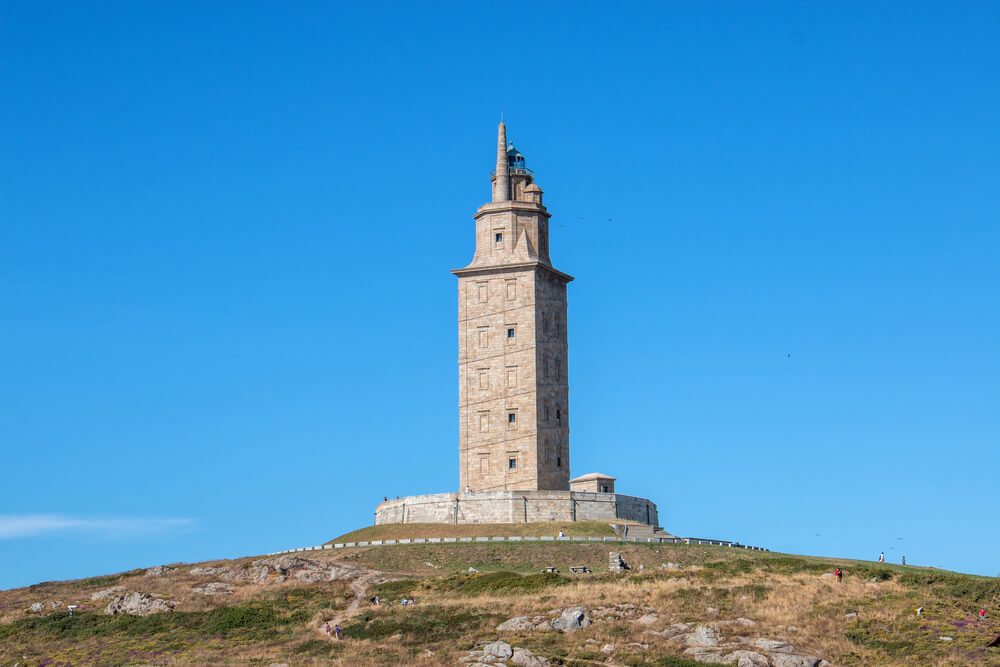 Torre de Hércules, de granito blanco, en La Coruña, Galicia