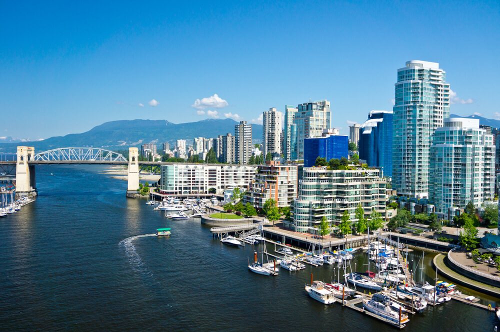 Isla de Vancouver con edificios y puerto, capital de la Columbia Británica, un imprescindible que ver en Canadá