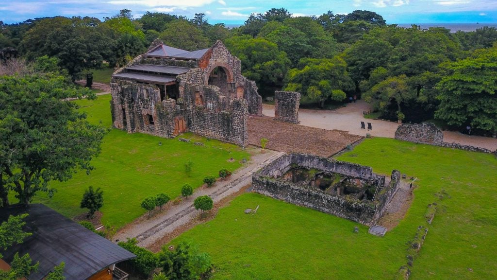 Restos del primer asentamiento de Ciudad de Panamá en el sitio arqueológico Panamá Viejo