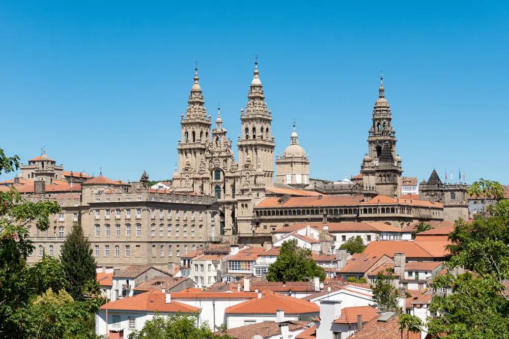 Santiago de Compostela con las torres de la Catedral de Santiago de fondo