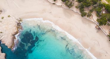 La playa d’en Bossa y otras 9 calas y playas únicas de Ibiza
