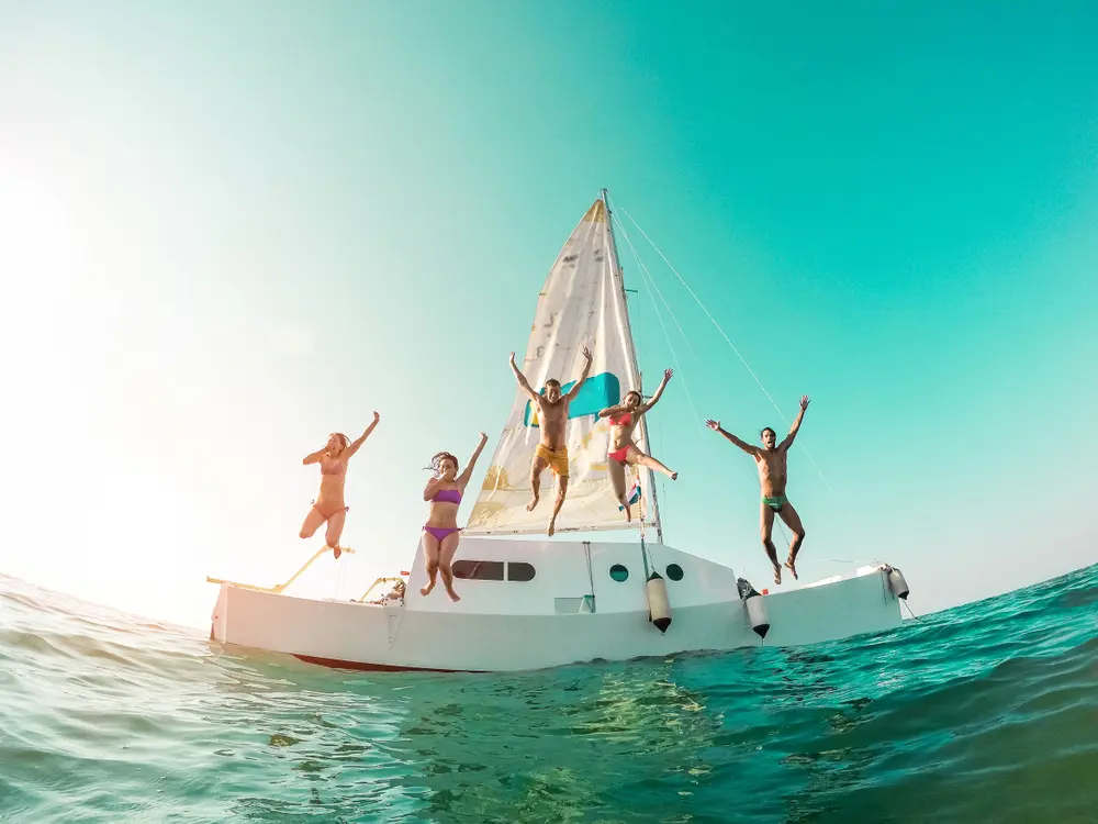 grupo de amigos excursion barco Ibiza