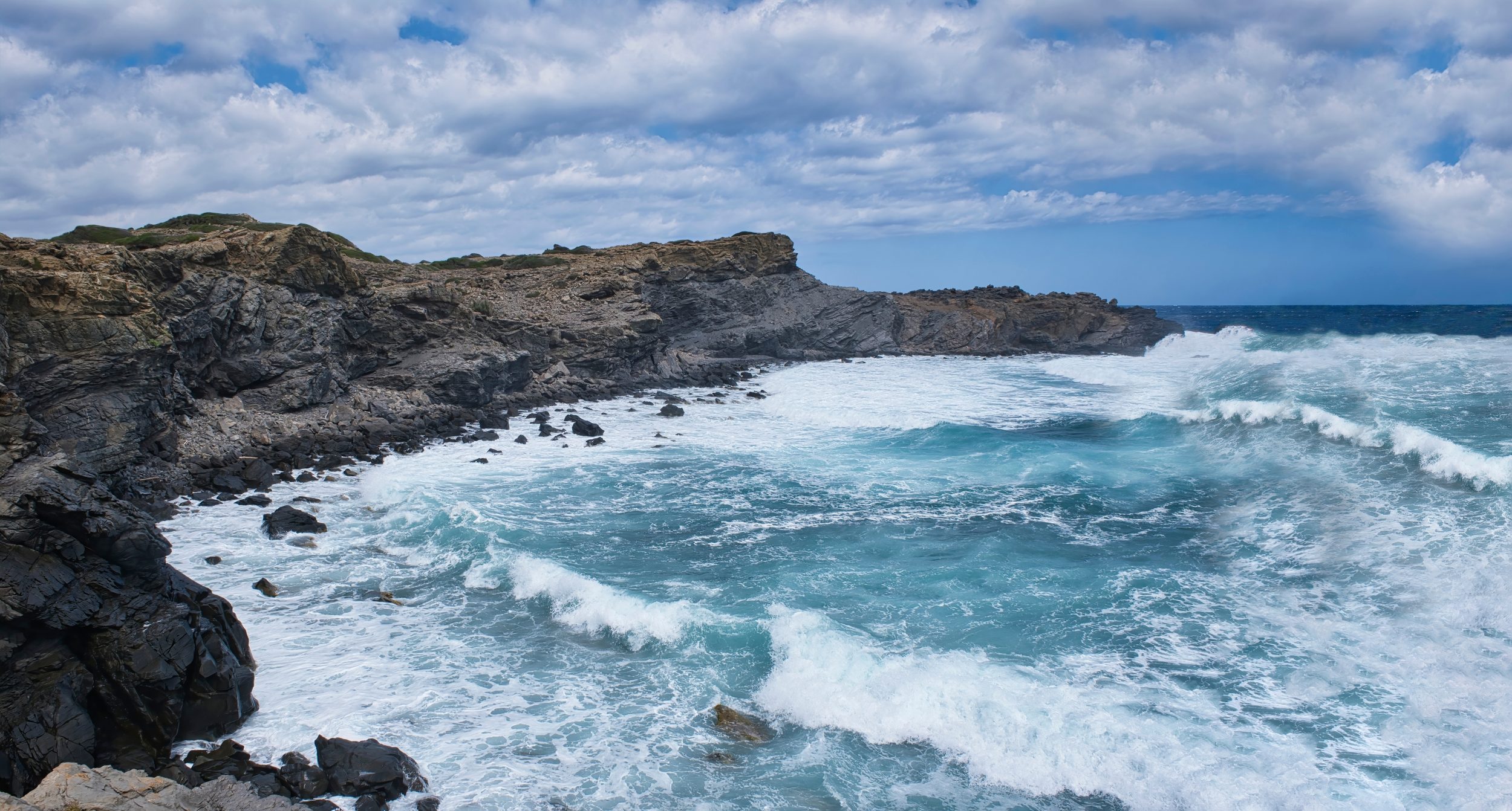 cala con viento en Menorca