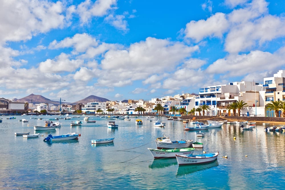 barcos en el puerto de San Ginés en Arrecife Lanzarote